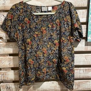 🔥🔥 (3/$20) 
LiLu Silk Floral Print Short Sleeve Blouse XS with Pocket